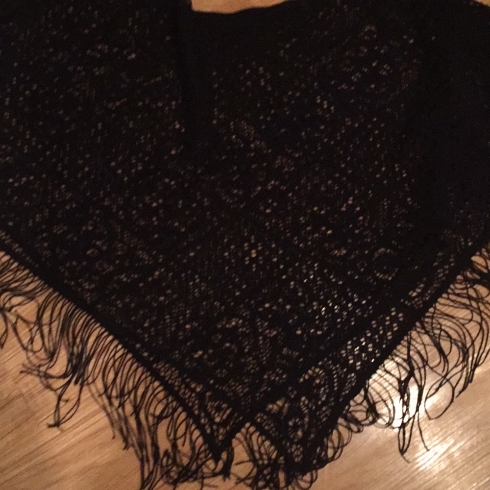 Beautiful Shawl - Picture 4 of 4